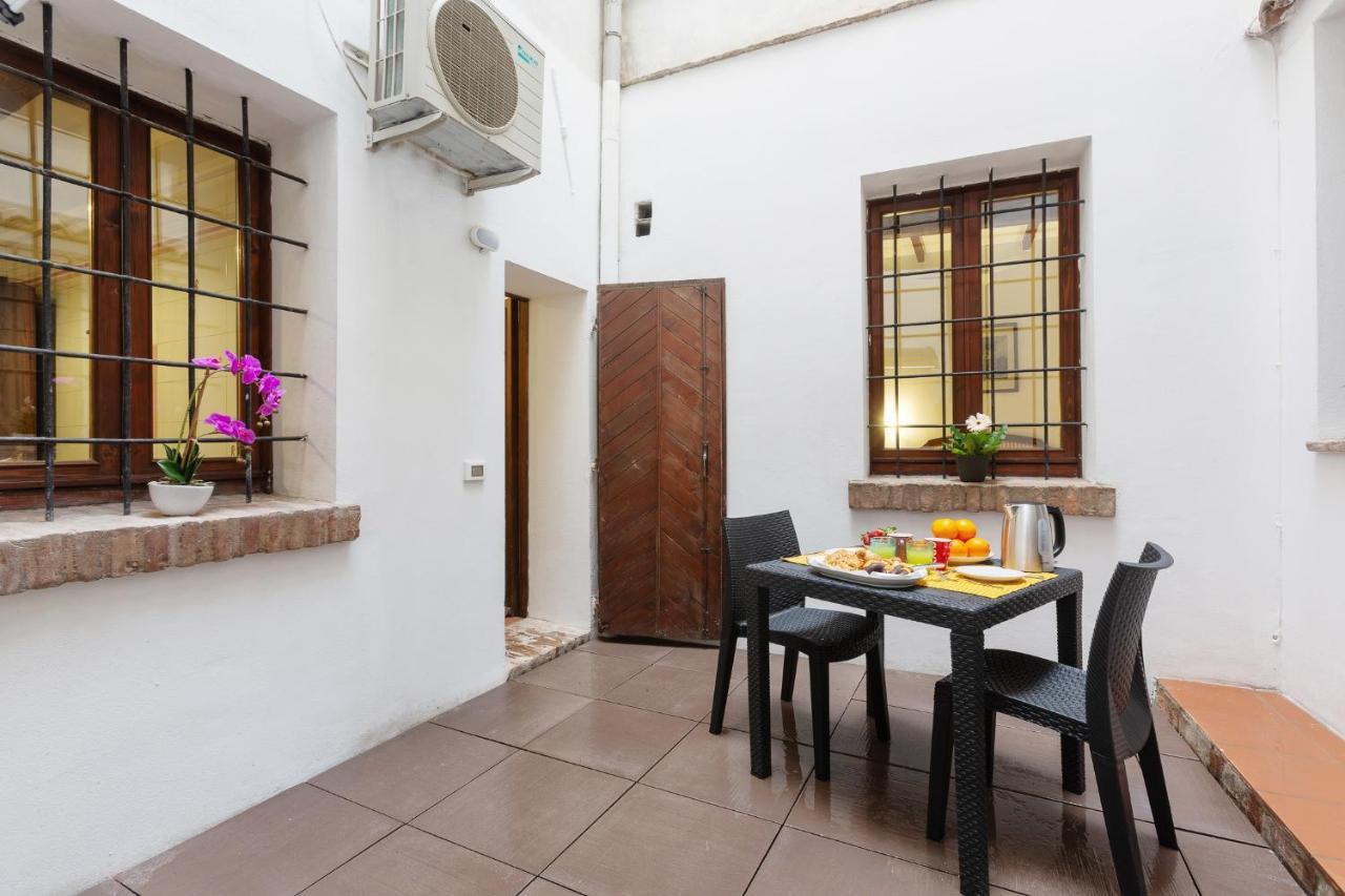 Center Ztl Lovely Apartment Φεράρα Εξωτερικό φωτογραφία