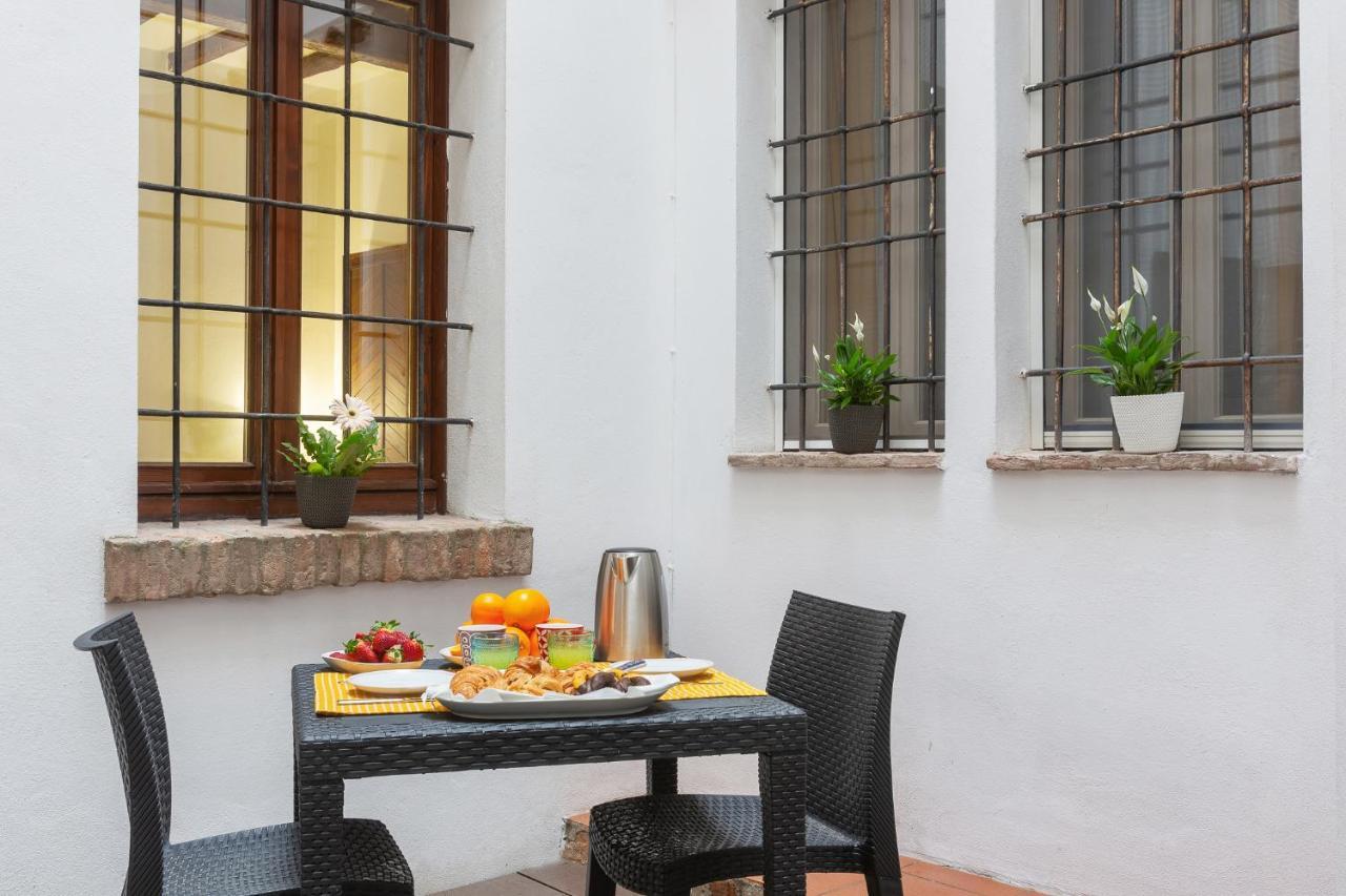 Center Ztl Lovely Apartment Φεράρα Εξωτερικό φωτογραφία